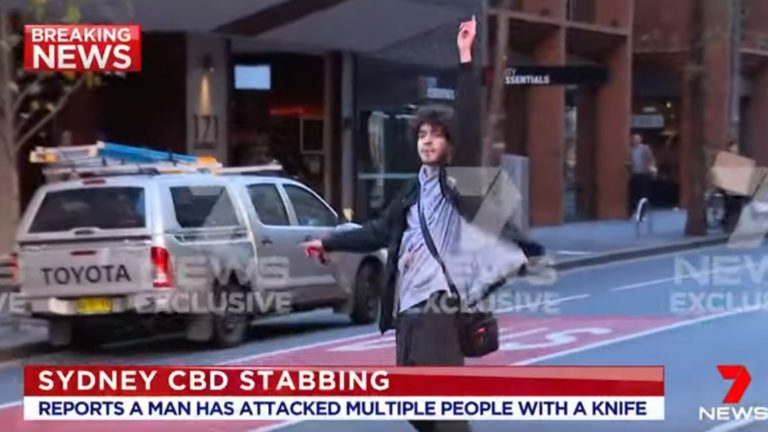 Késsel támadt járókelőkre egy férfi Sydneyben