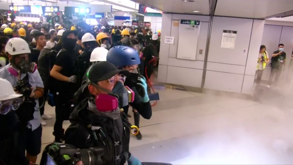 Újabb erőszakos tüntetés Hongkongban