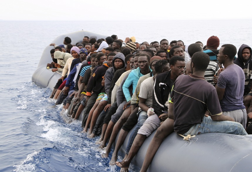 Reisch kapitány újabb száz migránst vett fedélzetére