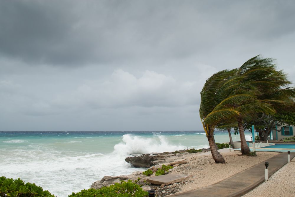 Erős hurrikán közelít a Bermuda-szigetekhez