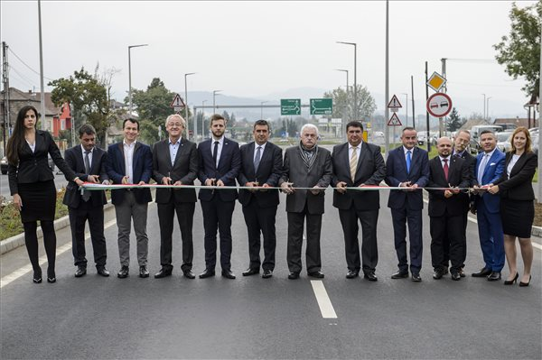 A 21-es főút új kétsávos szakaszait adták át Nógrád megyében
