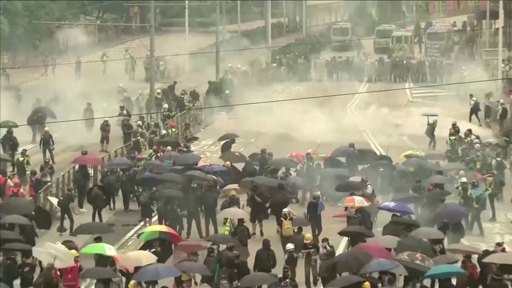 Több ezren tüntettek Hongkongban a kínai nemzeti ünnepen