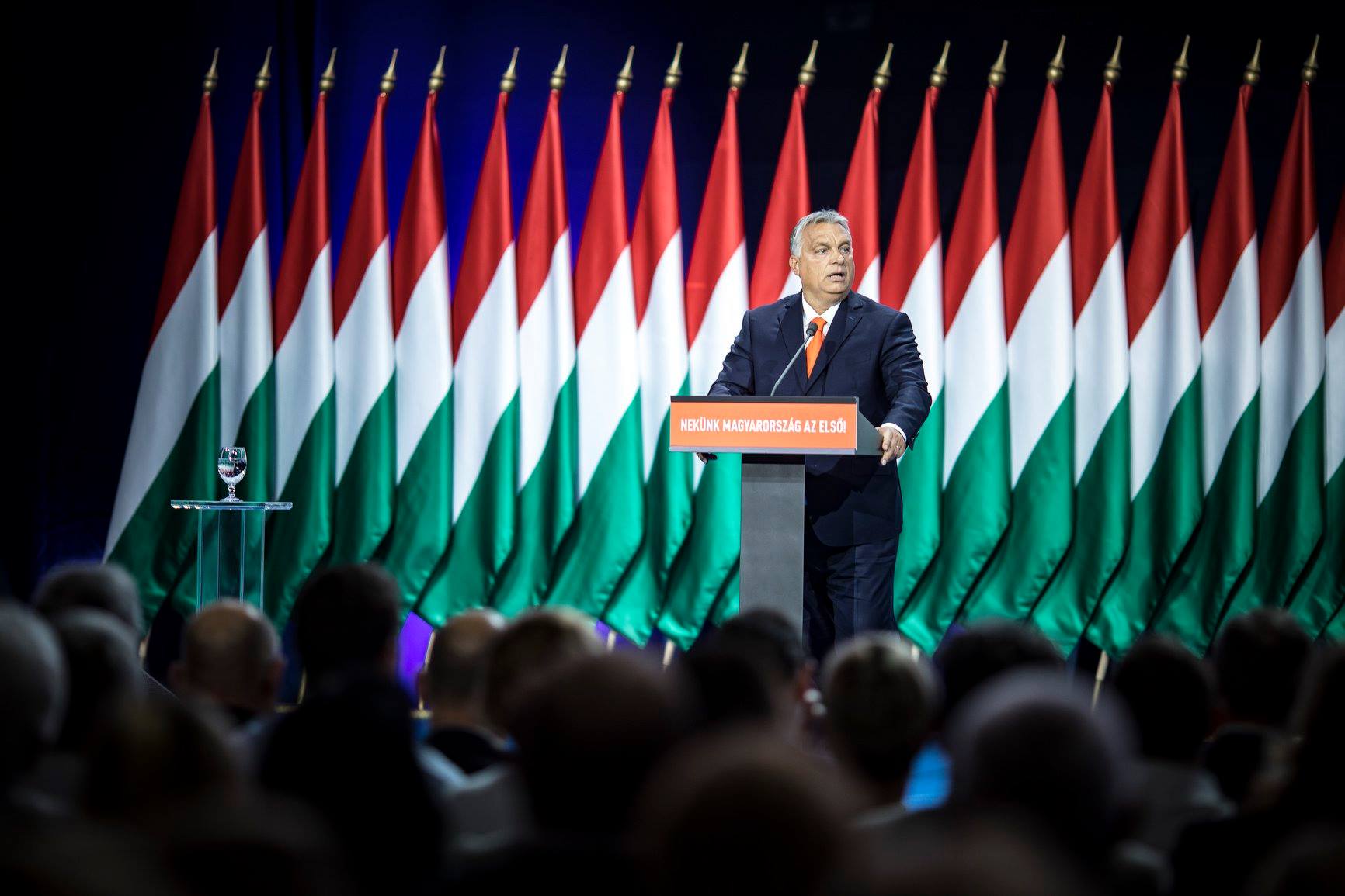 Orbán Viktor Rómába és Párizsba utazik