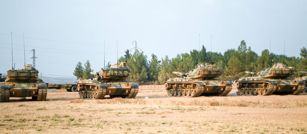 Törökország a szárazföldi hadműveleteket is megindította Északkelet-Szíriában