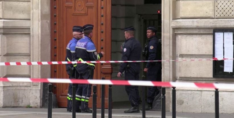 Letartóztattak öt embert, aki kapcsolatban állt a párizsi késelővel