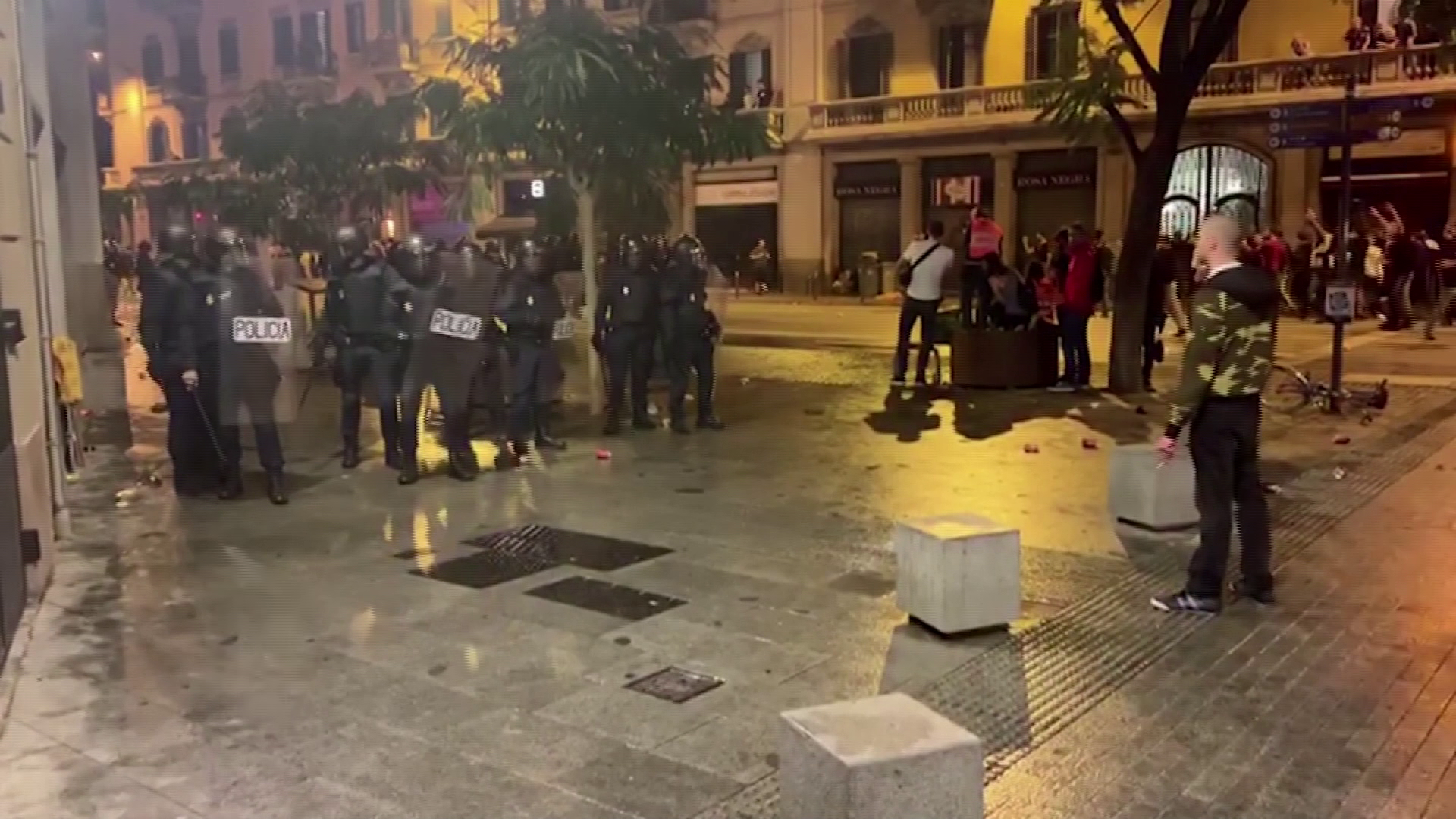 Többtucatnyian sérültek meg a rendbontásokba torkolló tüntetéseken Katalóniában