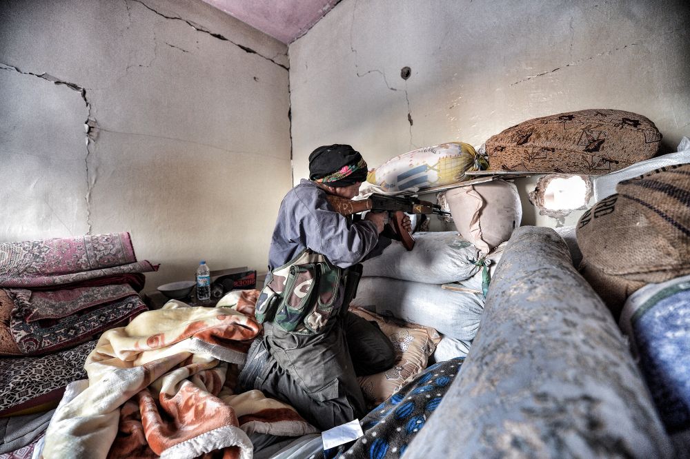 A szíriai hadsereg és a kurdok együtt harcolnak a törökbarát lázadók ellen