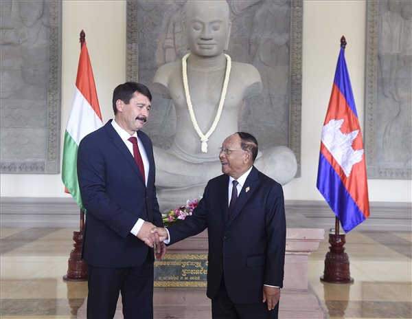 Áder János Kambodzsában - 2021-ben kölcsönösen követséget nyit a két ország