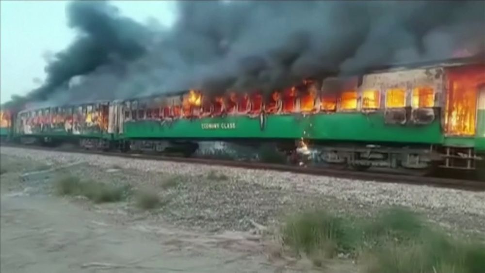 Többtucatnyian meghaltak egy pakisztáni vasúti kocsiban kitört tűzben