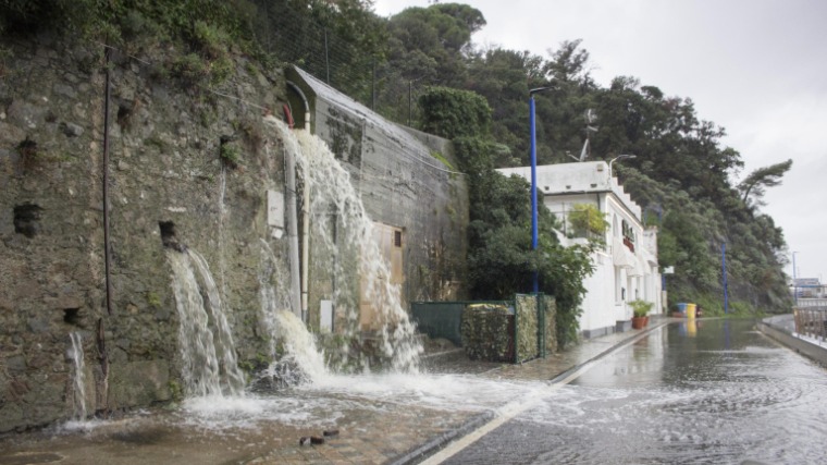 A legmagasabb fokú riasztás érvényes a viharok miatt az olaszországi Liguriában