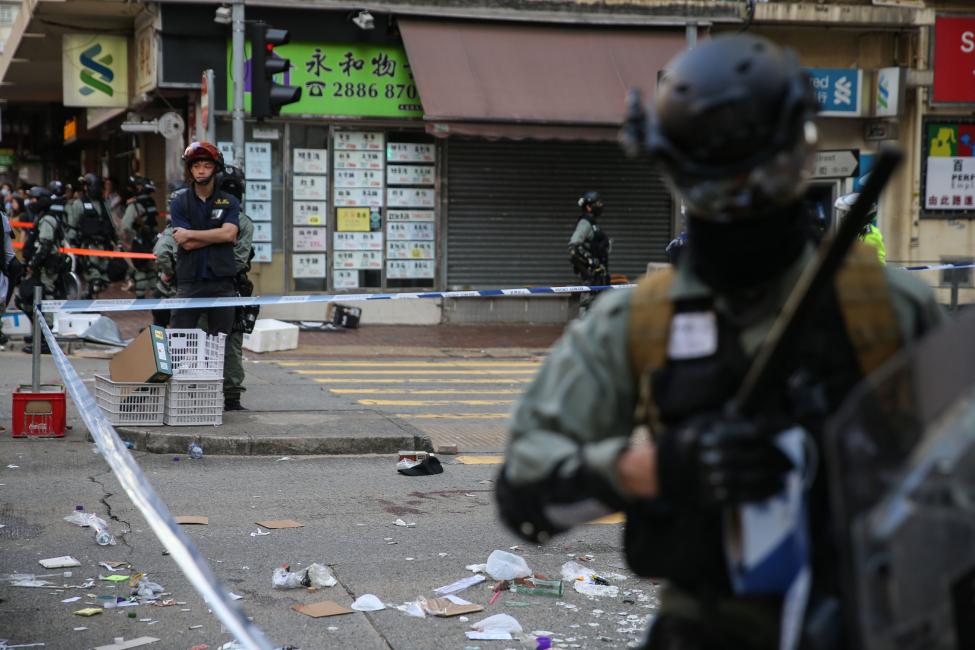 Ismét éles lőszert használtak hongkongi rendőrök