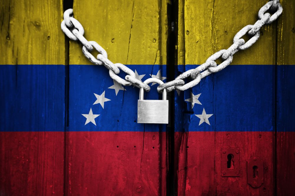 Az EU egy évvel meghosszabbította a Venezuelával szembeni szankciókat