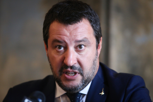 Ügyészi vádemelés indult Matteo Salvinivel szemben egy NGO-hajó feltartóztatása miatt