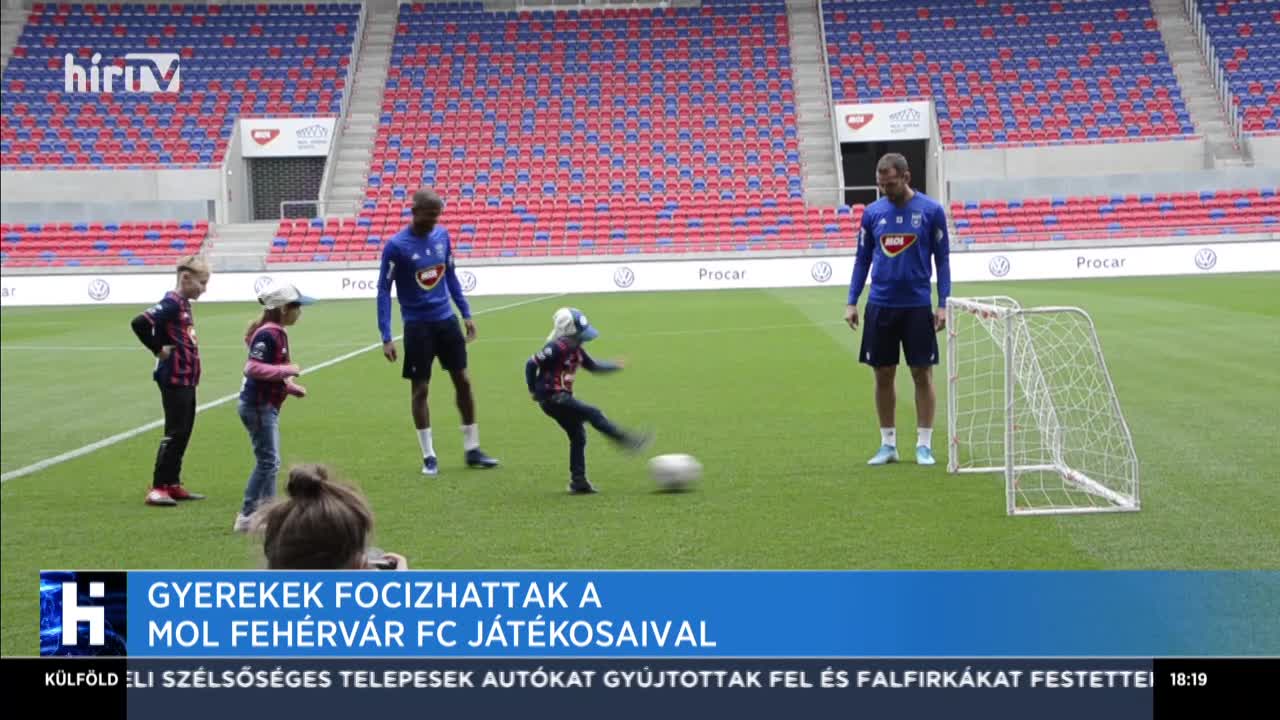 Gyerekek focizhattak a MOL Fehérvár FC játékosaival