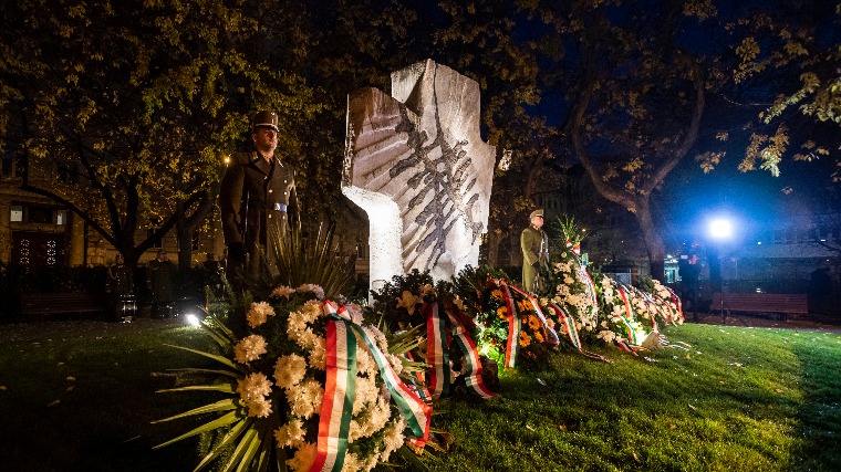 A Honvéd téri gulág-emlékműnél emlékeztek a málenkij robotra elhurcoltakra