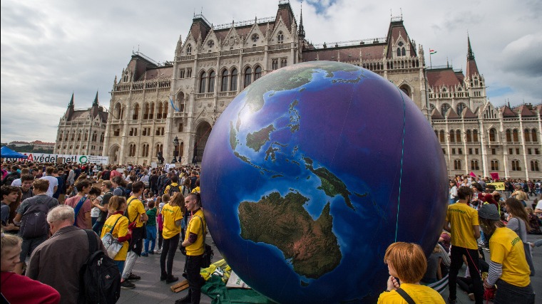 Lezárások lesznek pénteken Budapesten a klímasztrájk miatt