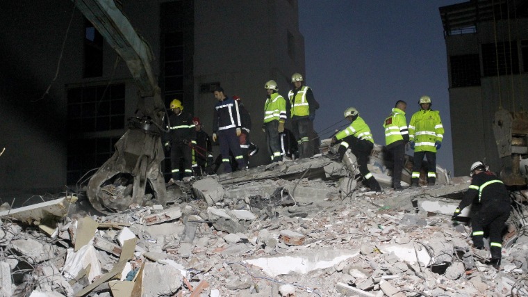 Albániai földrengés - Befejezték a kutatást a katasztrófamentők