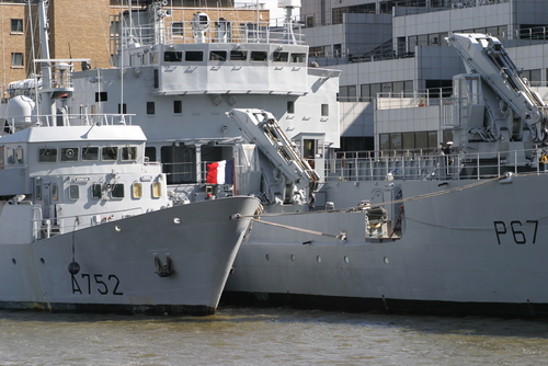 Franciaország mégsem ad hajókat a líbiai haditengerészetnek