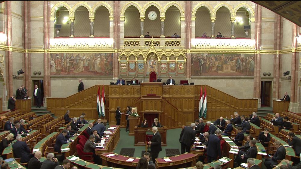 Szavazásokkal zárul a parlament ülése