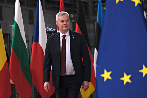 Megbukott és lemondott a Magyarországot kritizáló finn miniszterelnök