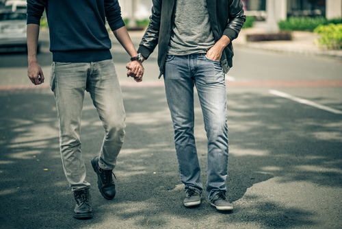 Pécsi Újság: Homoszexuális párokra érzékenyítik a pécsi gyerekeket