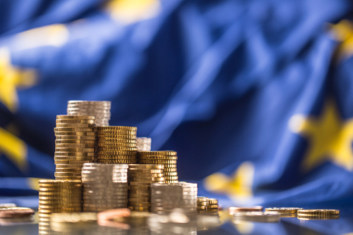 Érvénybe lépett a határon átnyúló euróügyletek díját csökkentő uniós jogszabály
