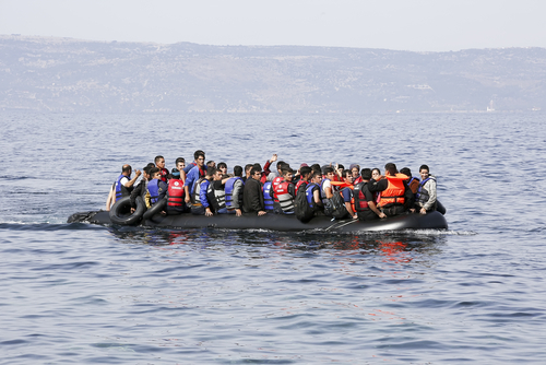 Felborult egy migránsokkal teli hajó a törökországi Van-tavon