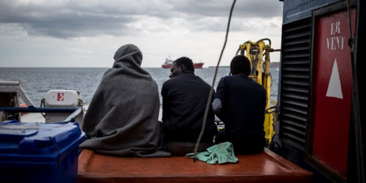 Több tucat migránst mentettek meg a La Manche csatornán