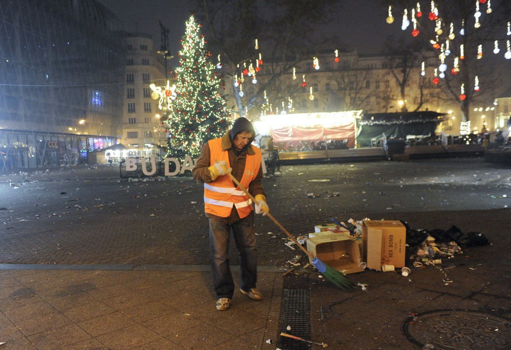 Január elsején reggel hat órakor kezdik meg az újévi takarítást Budapesten
