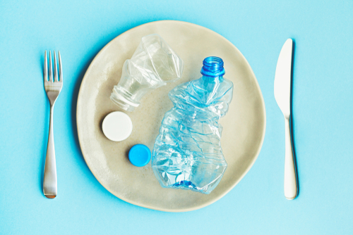 Mintegy húsz kilogrammnyi mikroműanyagot eszik meg egy ember életében