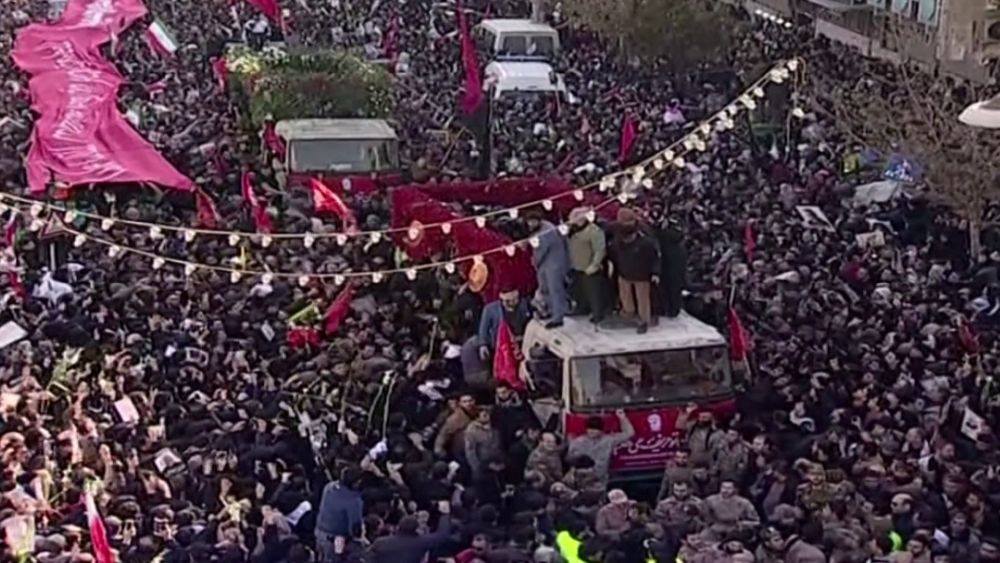 Iránban sokakat halálra tapostak Kászim Szulejmáni temetésén