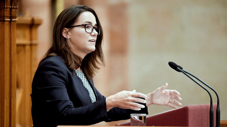 Novák Katalin: Weber ne leckéztessen bennünket demokráciából azért, mert van véleményünk