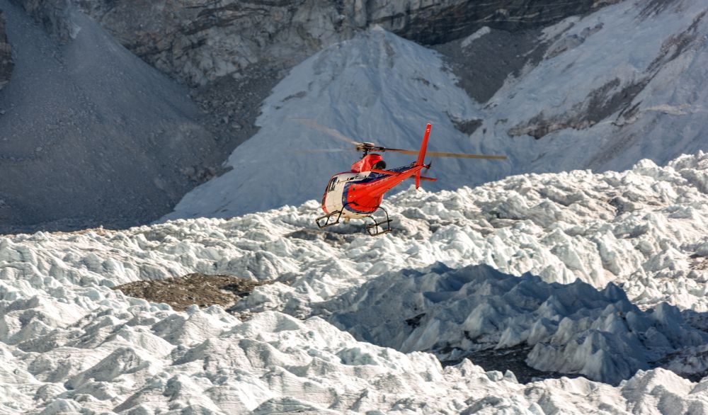 Újabb lavinák akadályozzák az eltűnt hegymászók mentését Nepálban