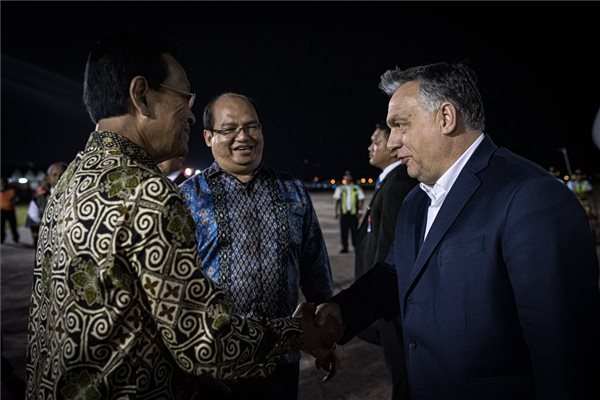 Orbán Viktor megkezdte indonéziai tárgyalásait