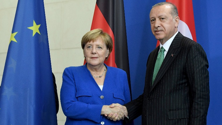 Líbiáról, Szíriáról és a migrációról tárgyal Merkel pénteken Erdogannal Isztambulban