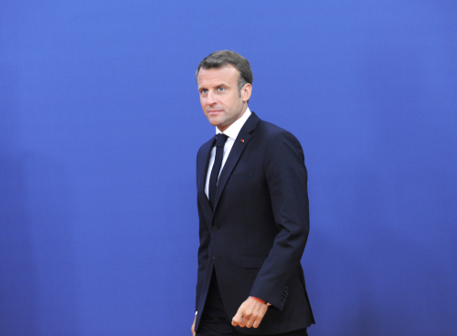 Macron bírálta azokat, akik azzal vádolják, hogy diktatúrát épített ki