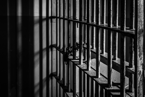 Halálos testi sértésért 12 év fegyházra ítéltek egy férfit Tatabányán