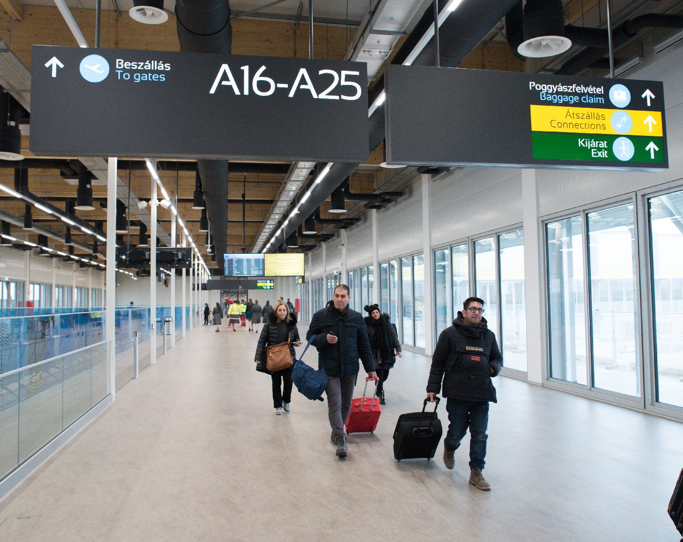 Budapest Airport: Eddig 900 utast szűrtek meg