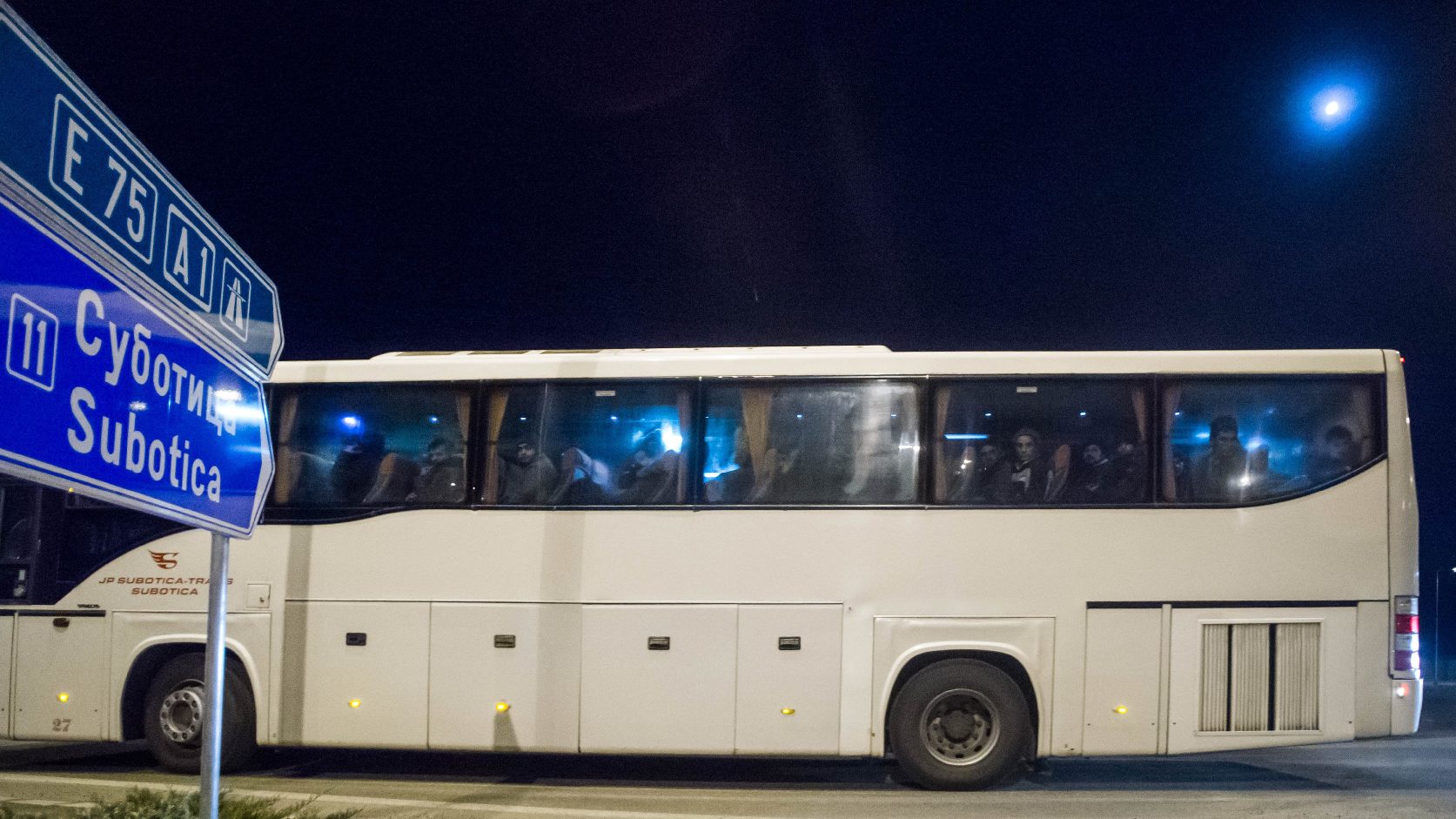 Egy migráns csoport miatt szünetelt a belépő teherforgalom Tompánál