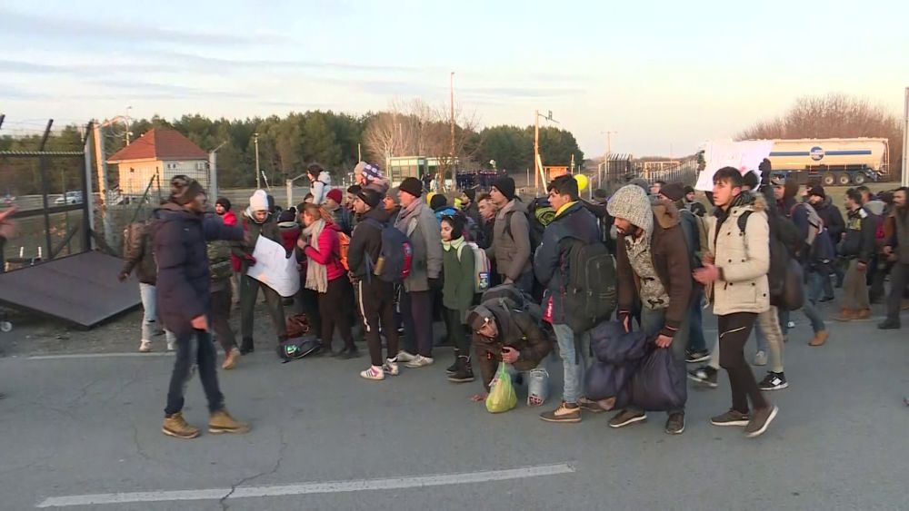 Bakondi: A magyar határra küldték a migránsokat