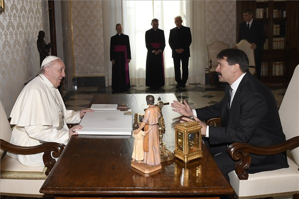 Áder János magyarországi látogatásra hívta meg Ferenc pápát 