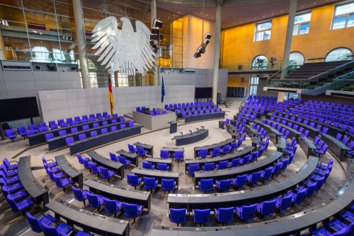 Megpályázza a CDU elnöki tisztségét a Bundestag külügyi bizottságának vezetője