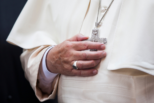 Meghűlésre hivatkozva Ferenc pápa nem vesz részt a húsvét előtti lelki gyakorlaton