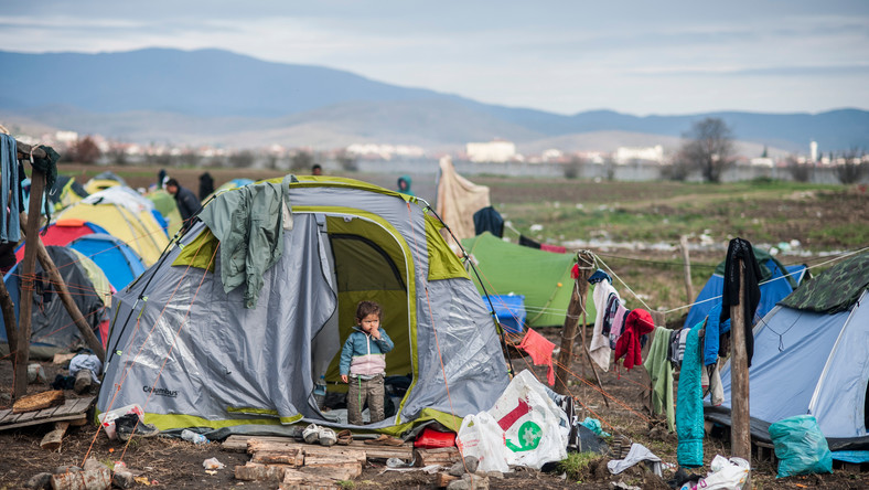 Fegyverként használnak gyerekeket a migránsok a görög határnál