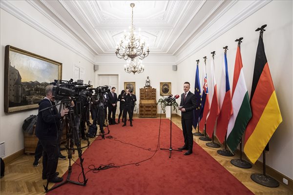 Szijjártó: Németország hamarosan dönthet a védőfelszerelések Magyarországra szállításáról