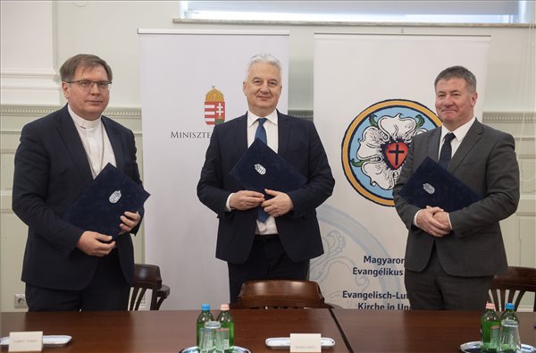 Átfogó megállapodást kötött a kormány és a Magyarországi Evangélikus Egyház