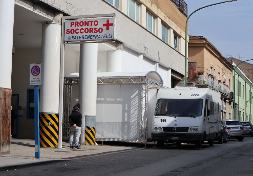 Minden eddiginél jobban emelkedett Olaszországban a halottak és az új betegek száma egy nap alatt