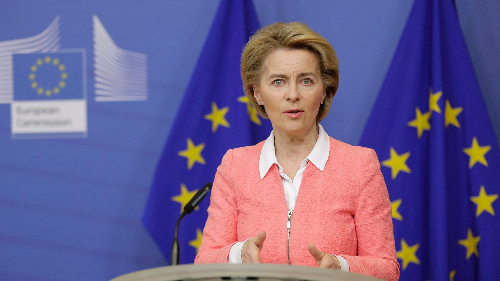 Von der Leyen: Az EU elfüggeszti az államháztartási hiányra vonatkozó szabályokat