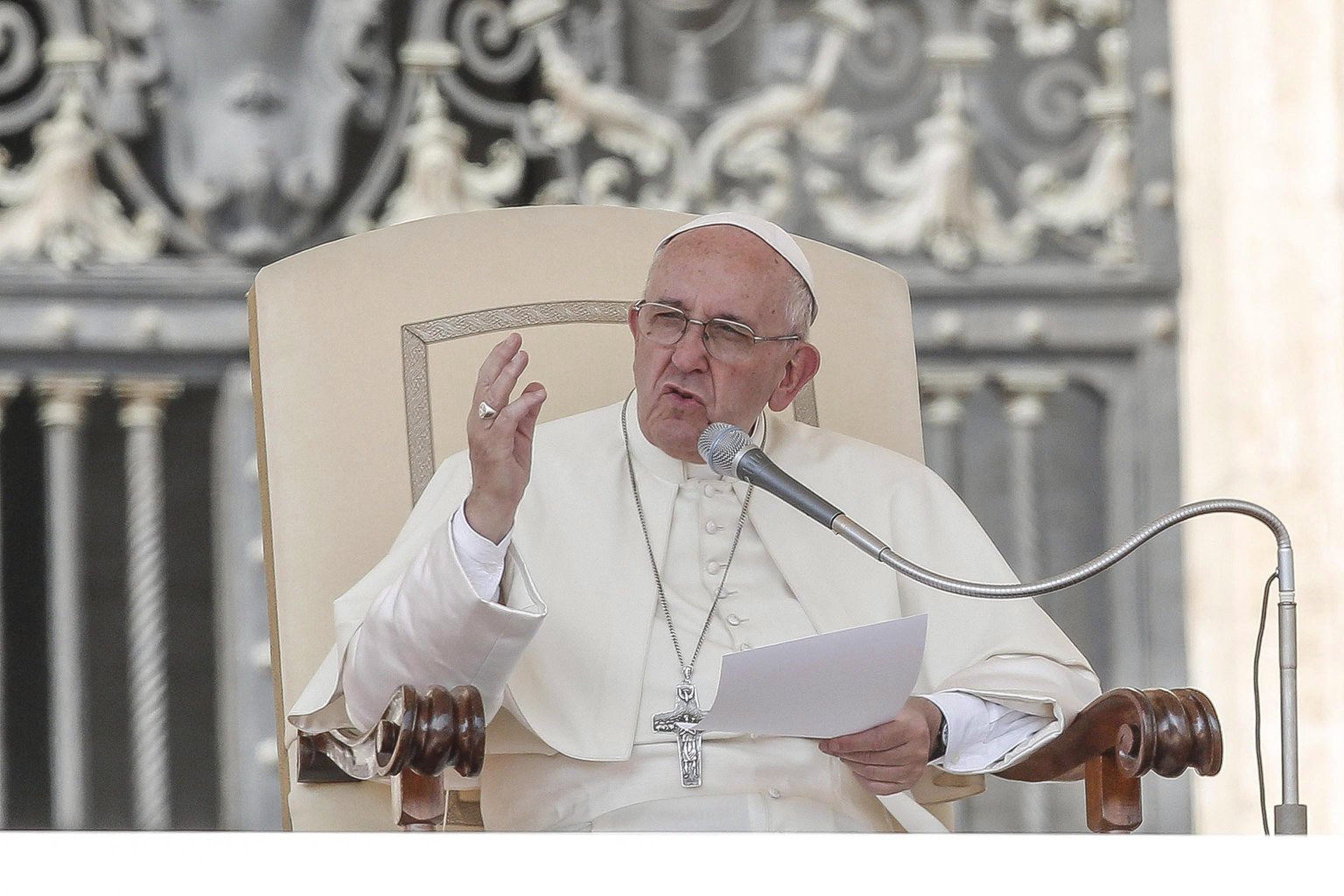 Ferenc pápa az abortuszt és a béranyaságot is az emberi méltóság elleni bűntettnek nevezte