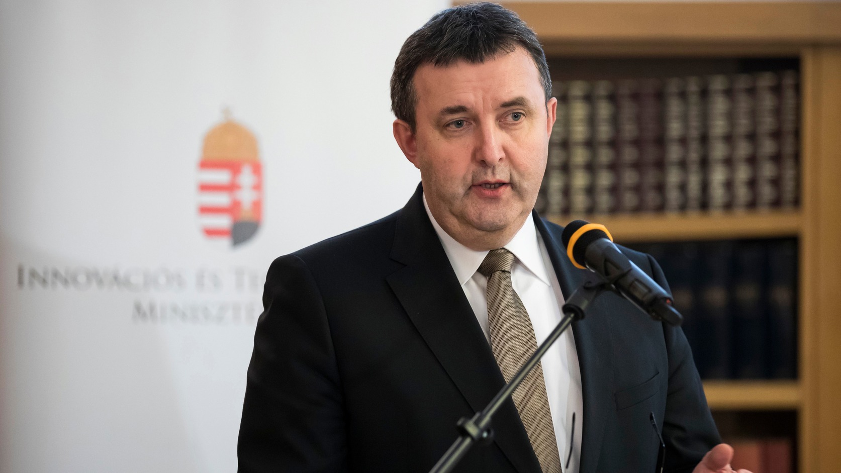 Palkovics: Több mint 1200 milliárd forinttal támogatja a kormány a munkahelyek védelmét